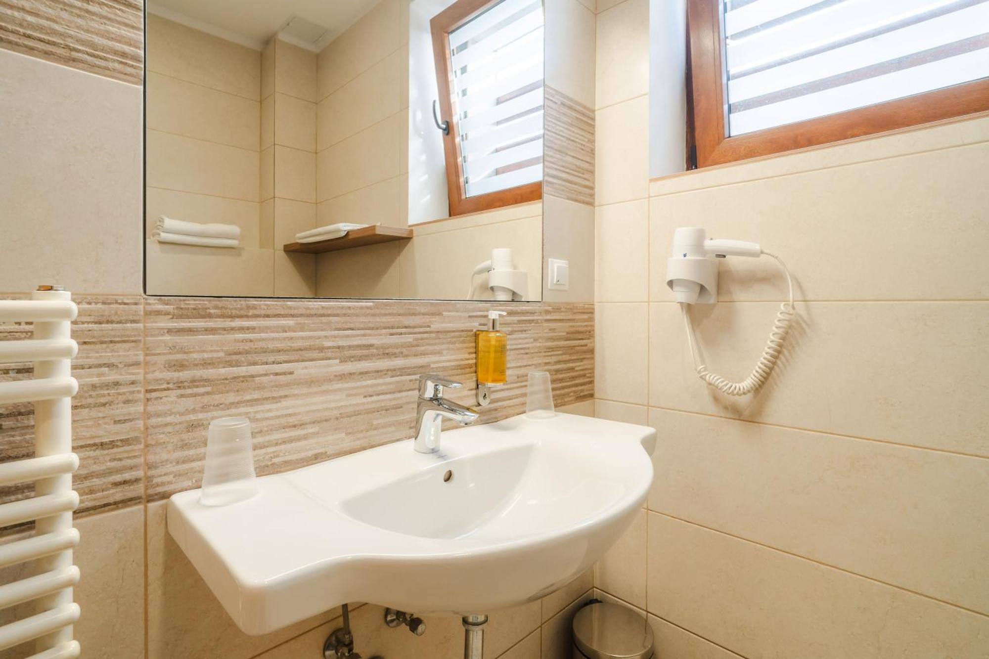 Hotel Tci Social Club Kluż-Napoka Zewnętrze zdjęcie